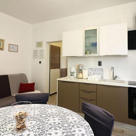 Apartments Mili - Near The Sea And The Centar Of Place Betina  Eksteriør billede
