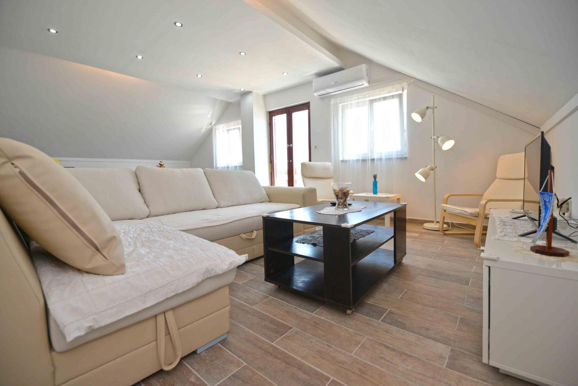 Apartments Mili - Near The Sea And The Centar Of Place Betina  Eksteriør billede