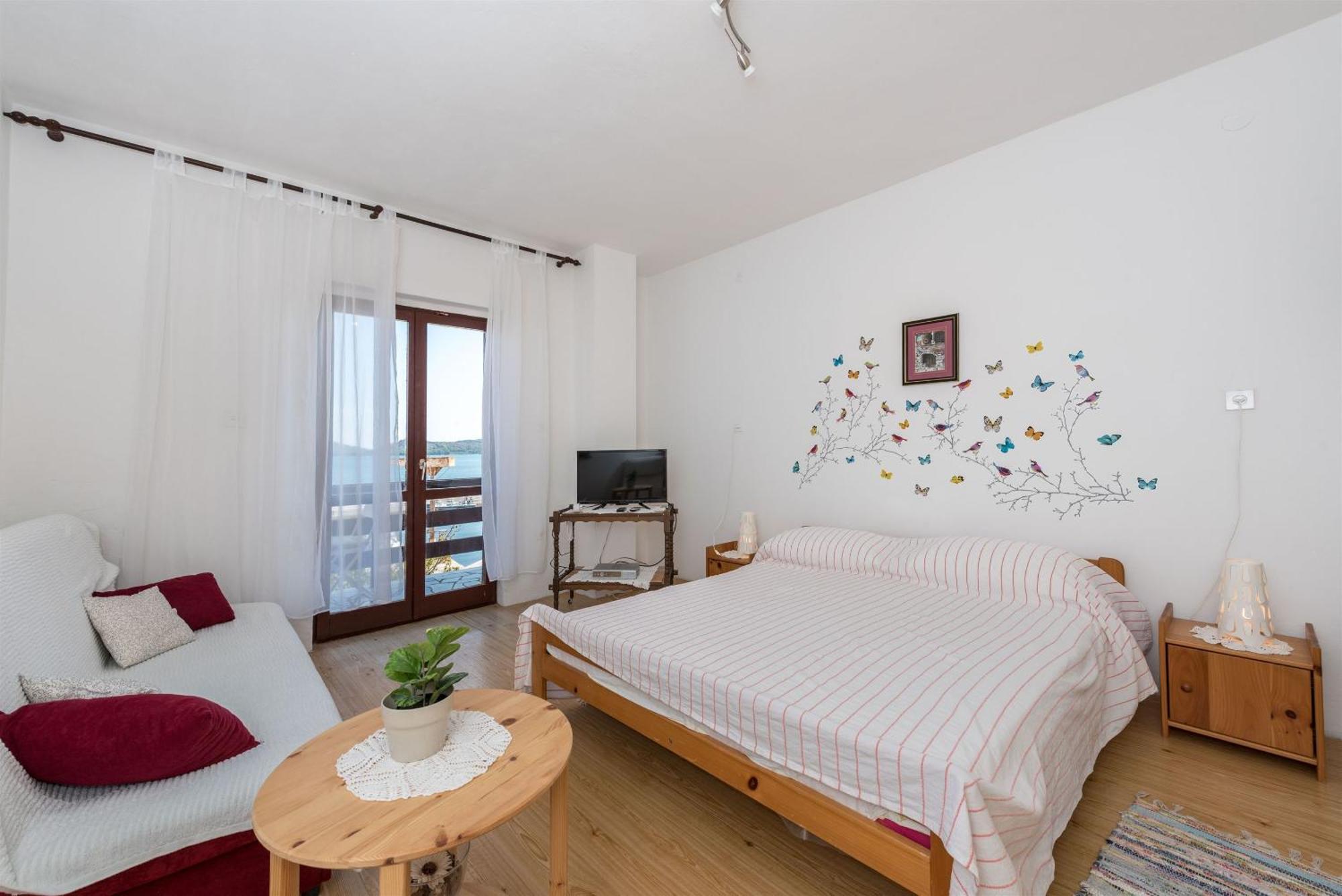 Apartments Mili - Near The Sea And The Centar Of Place Betina  Eksteriør billede