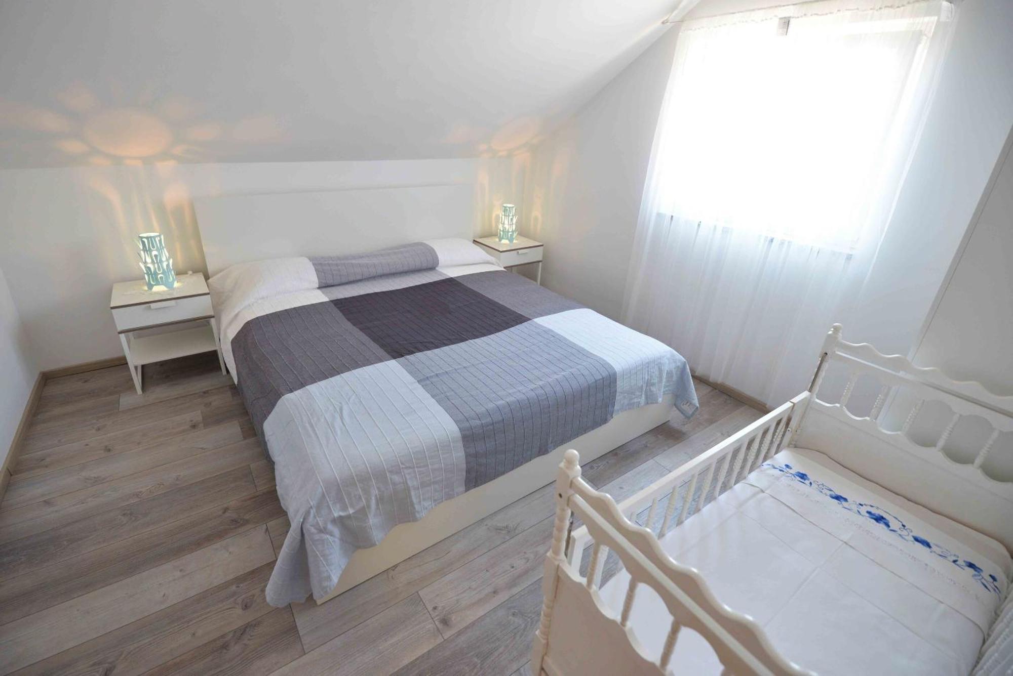 Apartments Mili - Near The Sea And The Centar Of Place Betina  Eksteriør billede