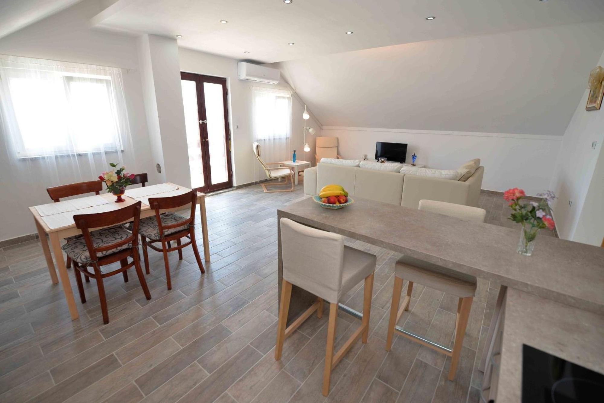 Apartments Mili - Near The Sea And The Centar Of Place Betina  Eksteriør billede
