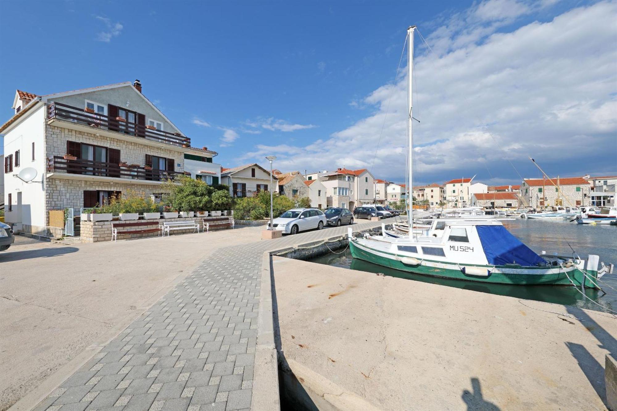 Apartments Mili - Near The Sea And The Centar Of Place Betina  Eksteriør billede
