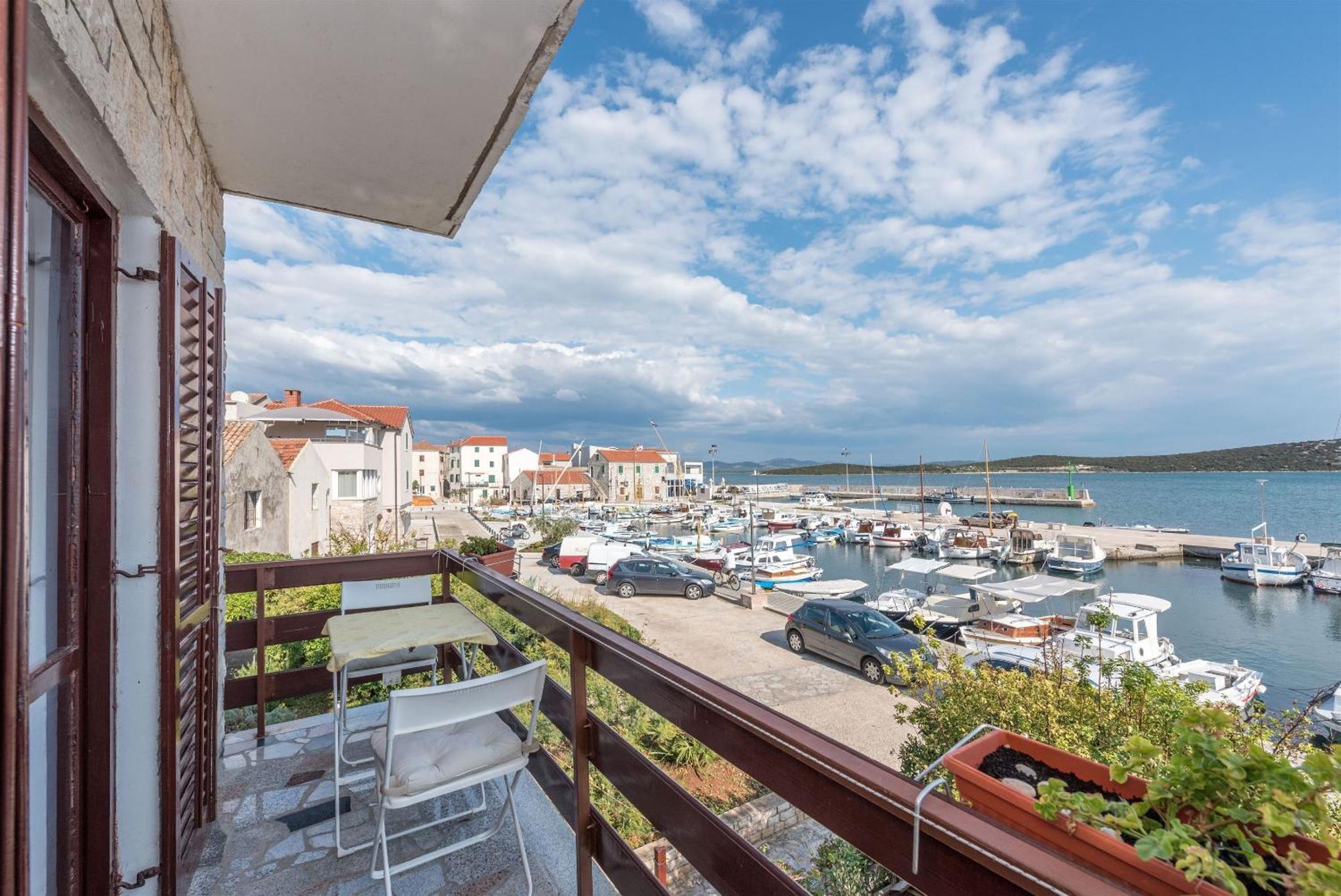 Apartments Mili - Near The Sea And The Centar Of Place Betina  Eksteriør billede