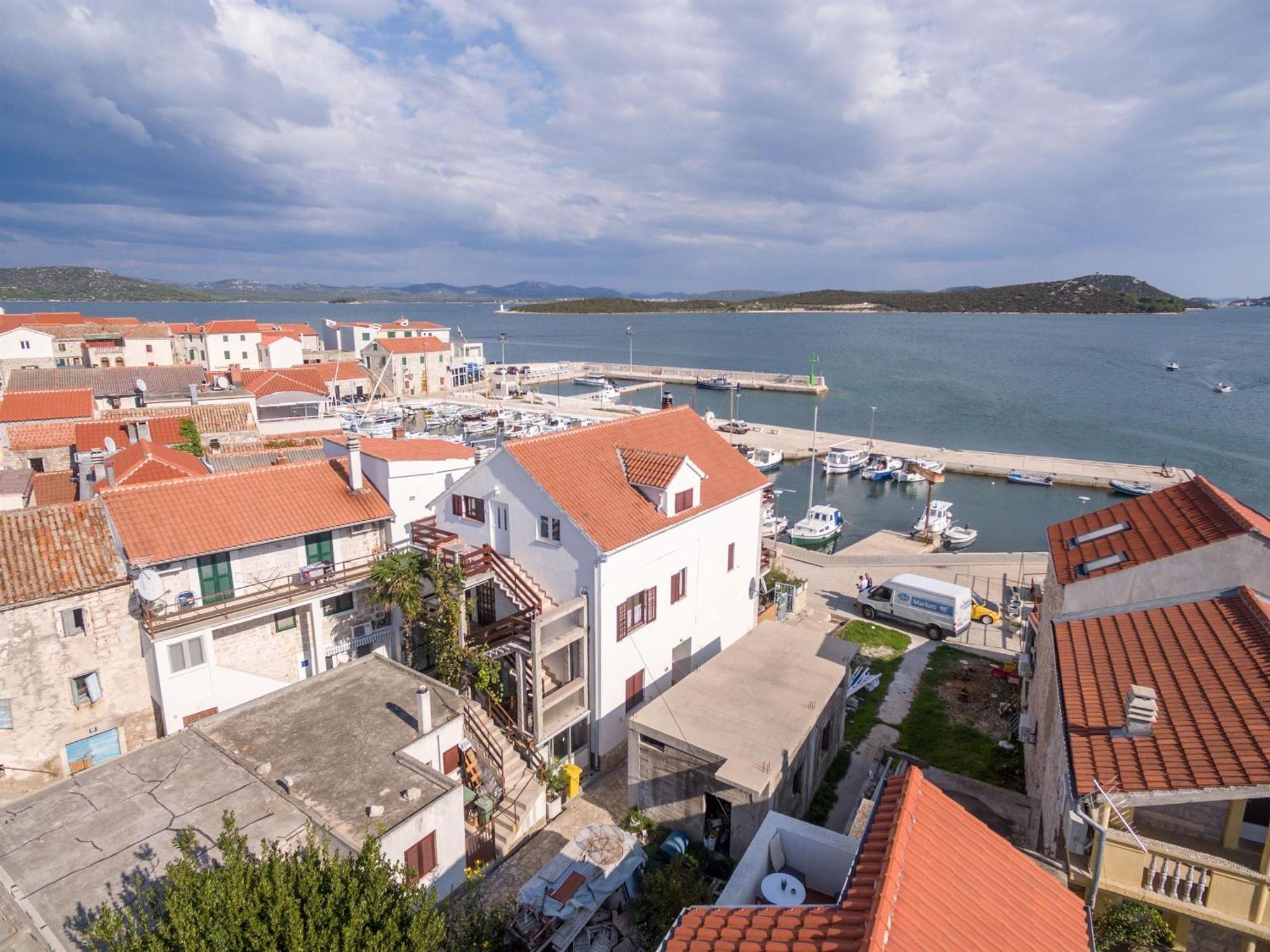Apartments Mili - Near The Sea And The Centar Of Place Betina  Eksteriør billede